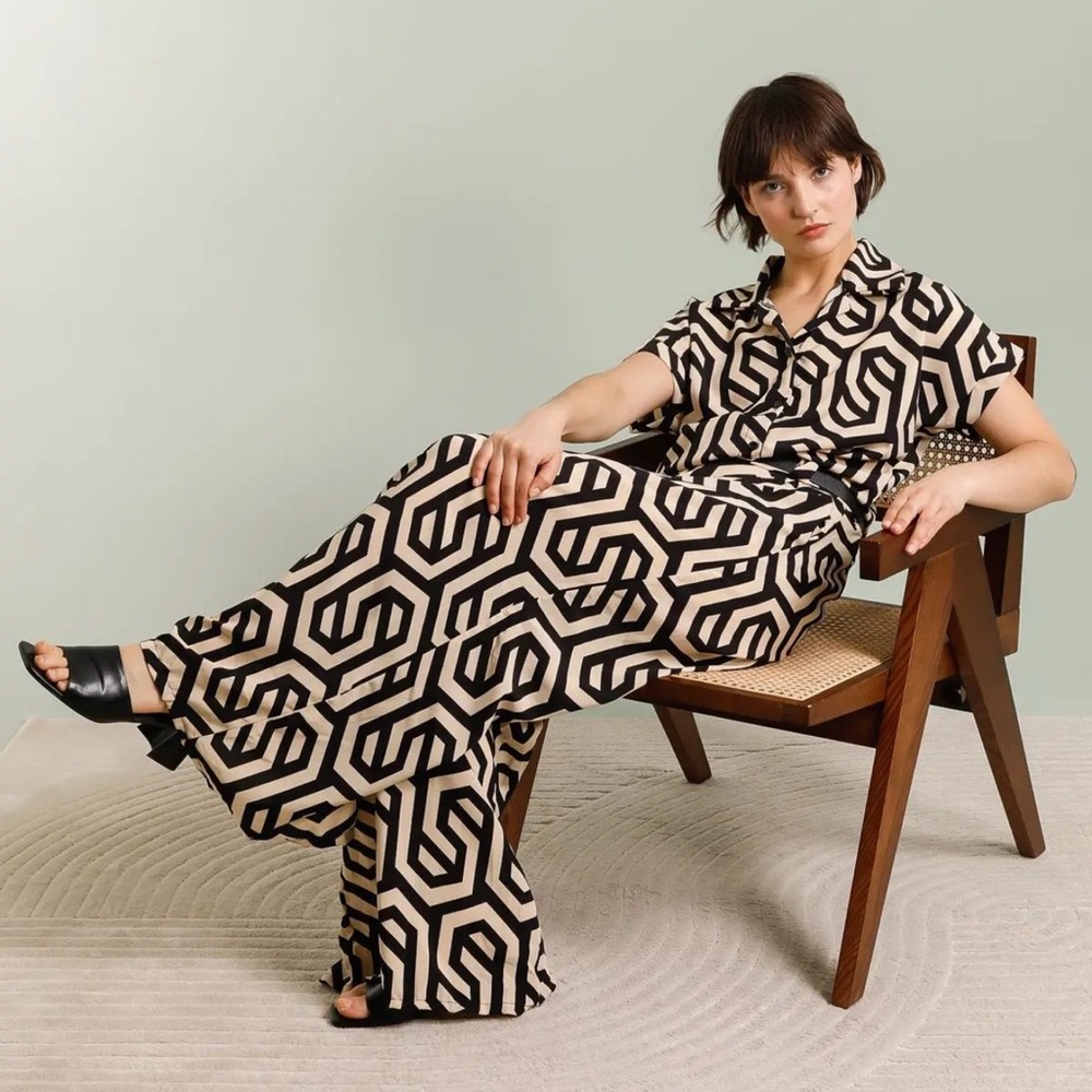 Geometric Black and Beige Chic Made in Italy Wide Leg Pants